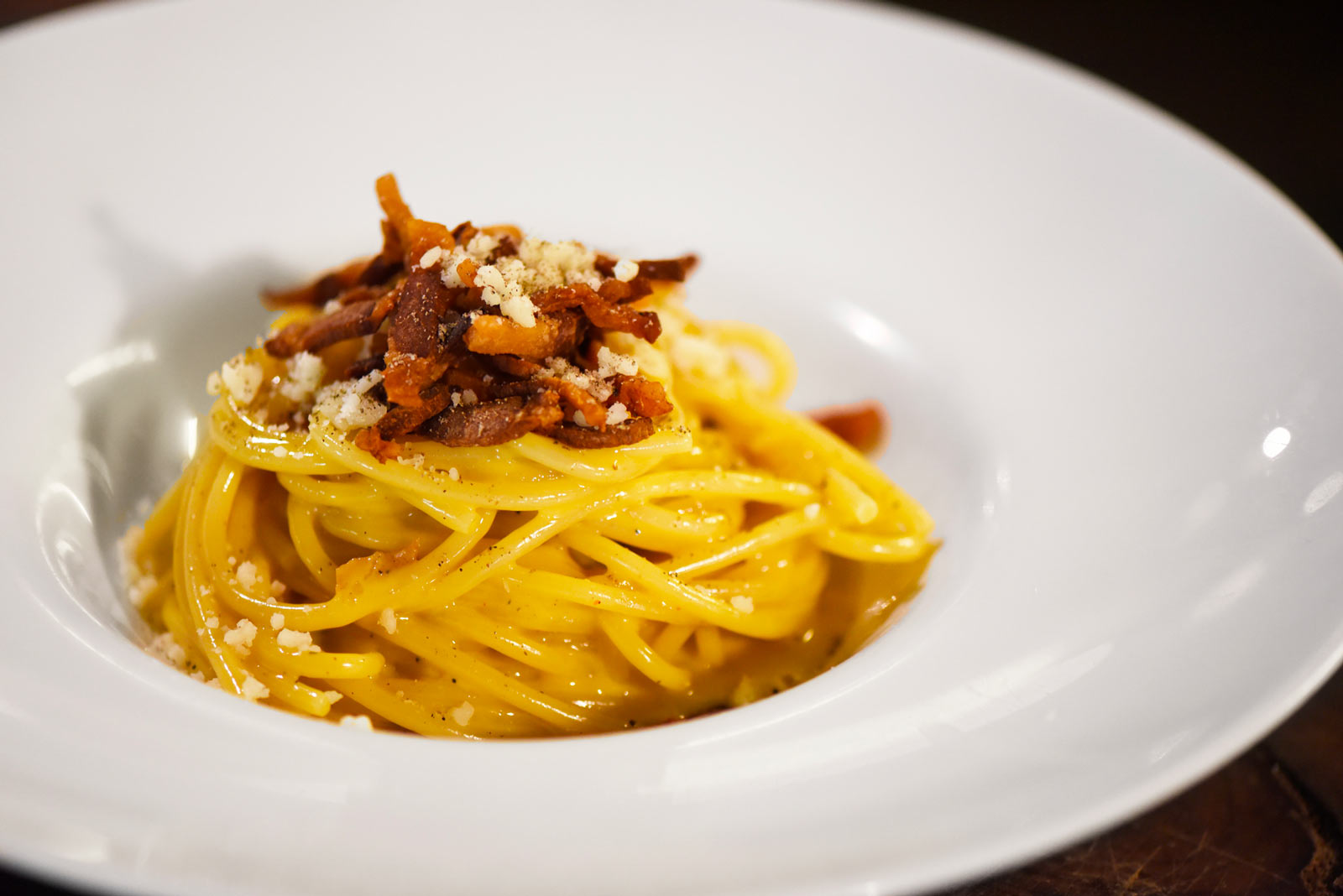 Carbonara: Spaghettone di Gragnano, Uova Bio, Guanciale di Cinta