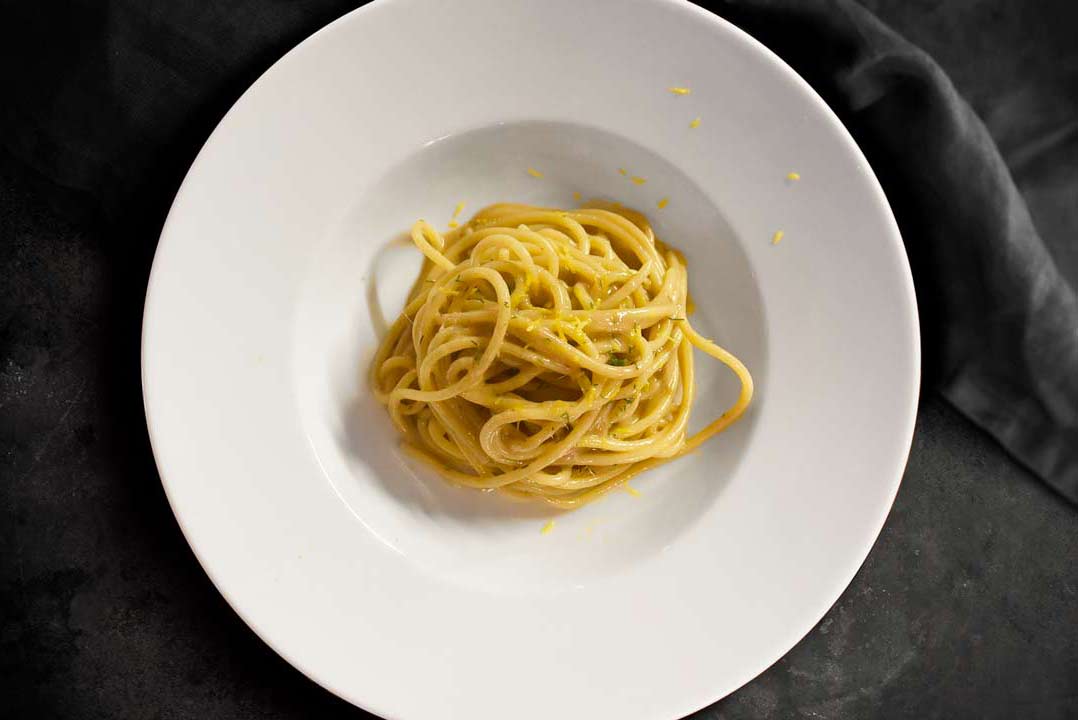 Spaghettoni di Gragnano con Burro, Alici del Cantabrico, Aneto e Limone