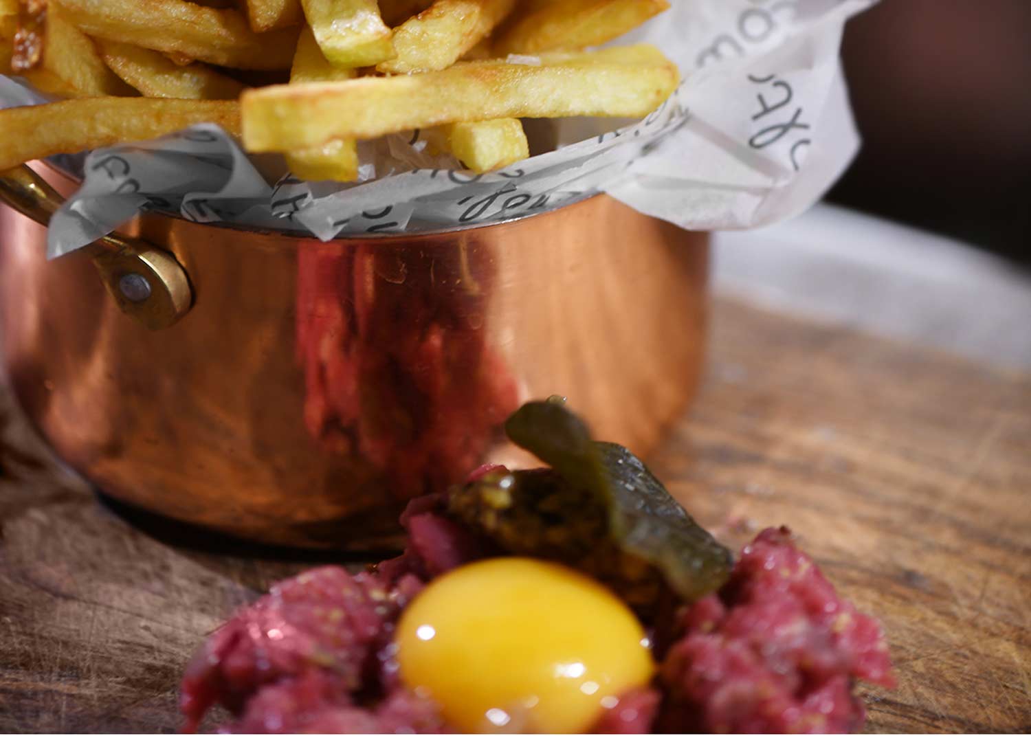 Tartare Della Tradizione Con Patate Fritte Fatte In Casa