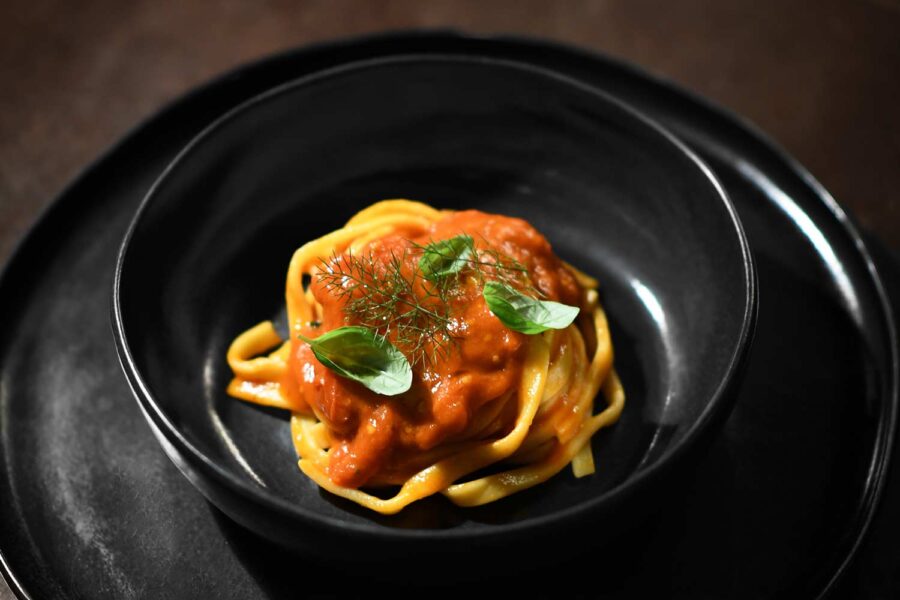 Tagliatelle all’Uovo con Pomodori Datterino e Colatura di Alici