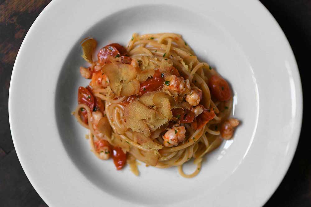 Spaghettoni con Gamberi, Pomodori Datterino e Bottarga