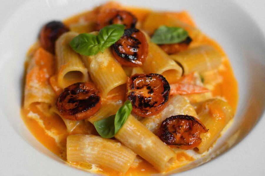 Rigatoni ai Pomodori Diversi con Fonduta di Parmigiano