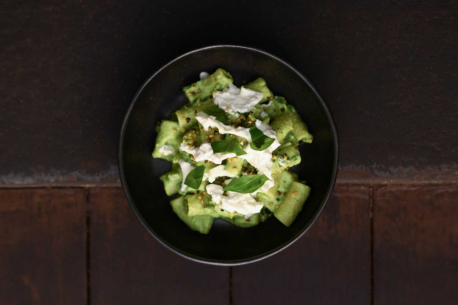 Rigatoni con Pesto di Fagiolini, Burrata e Pistacchi