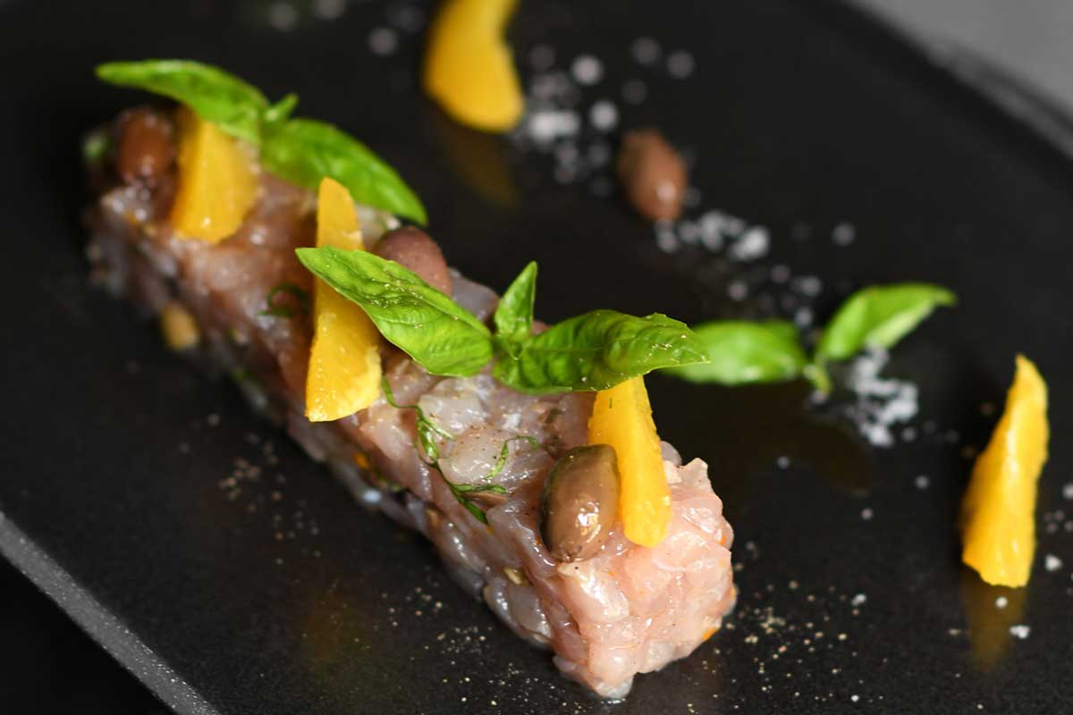 Tartare di Ricciola con Arance e Olive Taggiasche