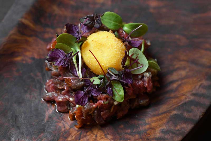 Tartare di Fassona con Uovo Fritto