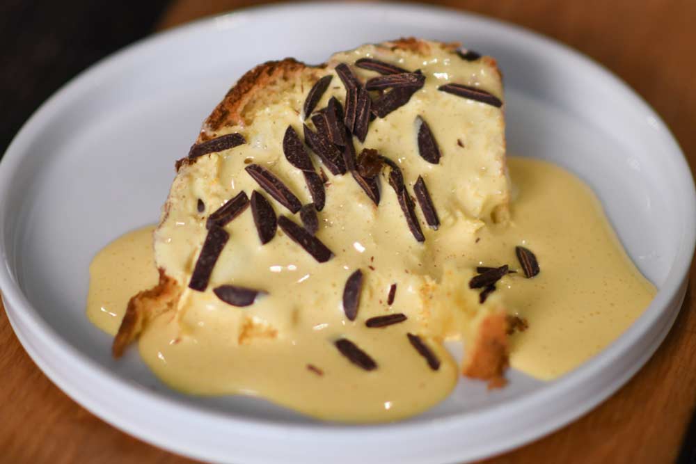 Panettone artigianale con crema inglese calda e zabaione espresso