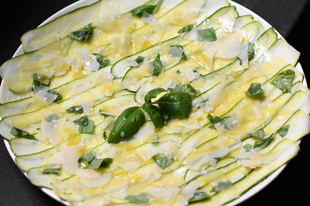 Carpaccio di Zucchine con Parmigiano Reggiano, Basilico e Olio Evo