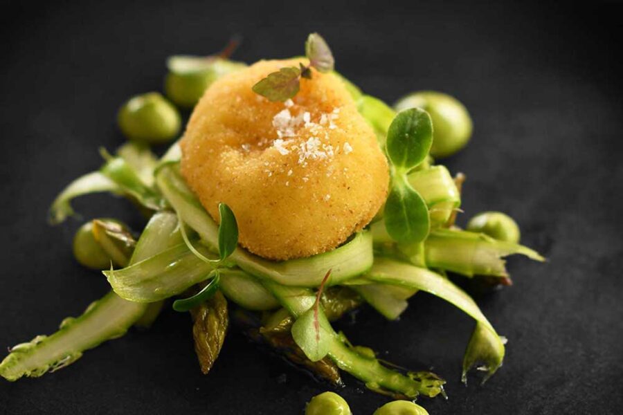 Uovo Pochè Croccante con Asparagi in diverse consistenze