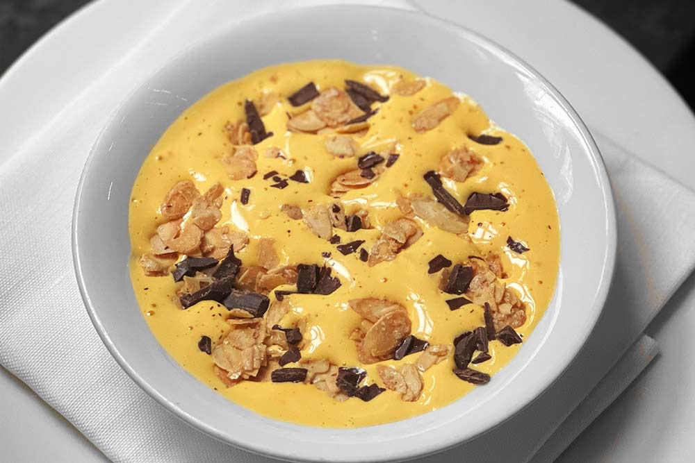 Zabaione con Mandorle Croccanti e Cioccolato Fondente