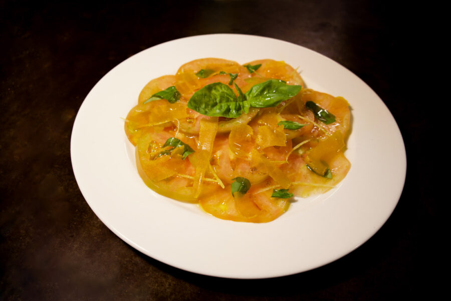 Carpaccio di pomodori, bottarga, limone e basilico